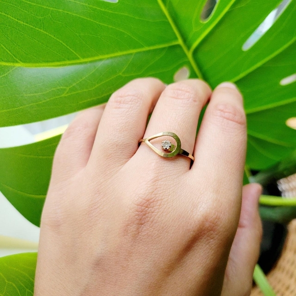 Vintage Dainty Gold Avon Rhinestone Ring - Picture 5 of 9